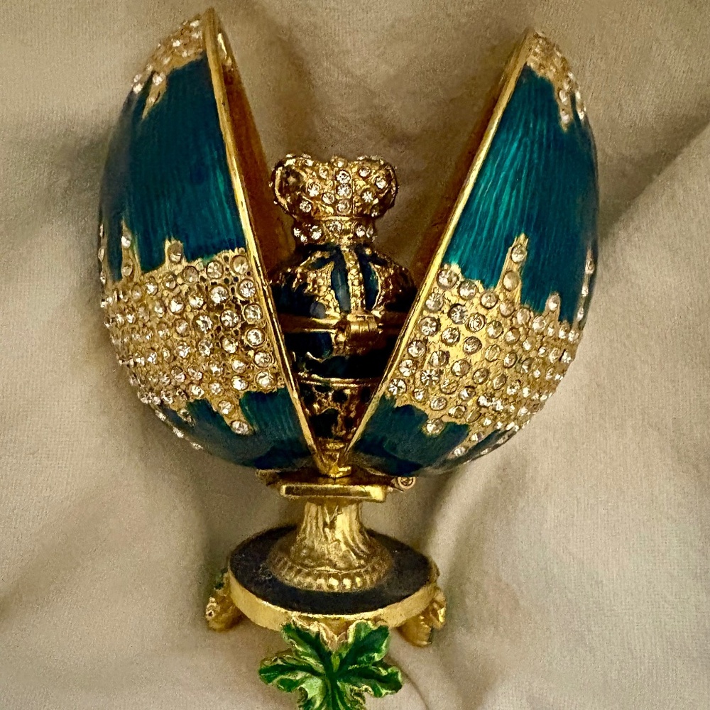 Emerald Egg Jewelry Case